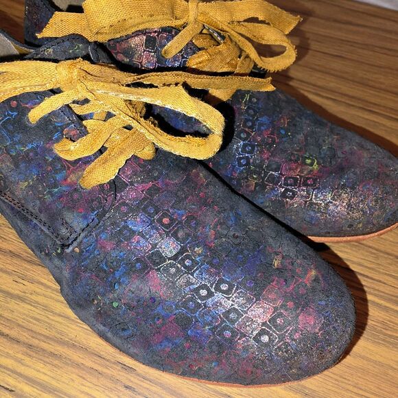 PAPUCEI Rare! Sz6.5 Avant Garde Iridescent Art 2 Wear Artsy Shimmer Tie Up Shoes - Picture 2 of 14